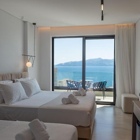 Litan Hotel Sarandë エクステリア 写真