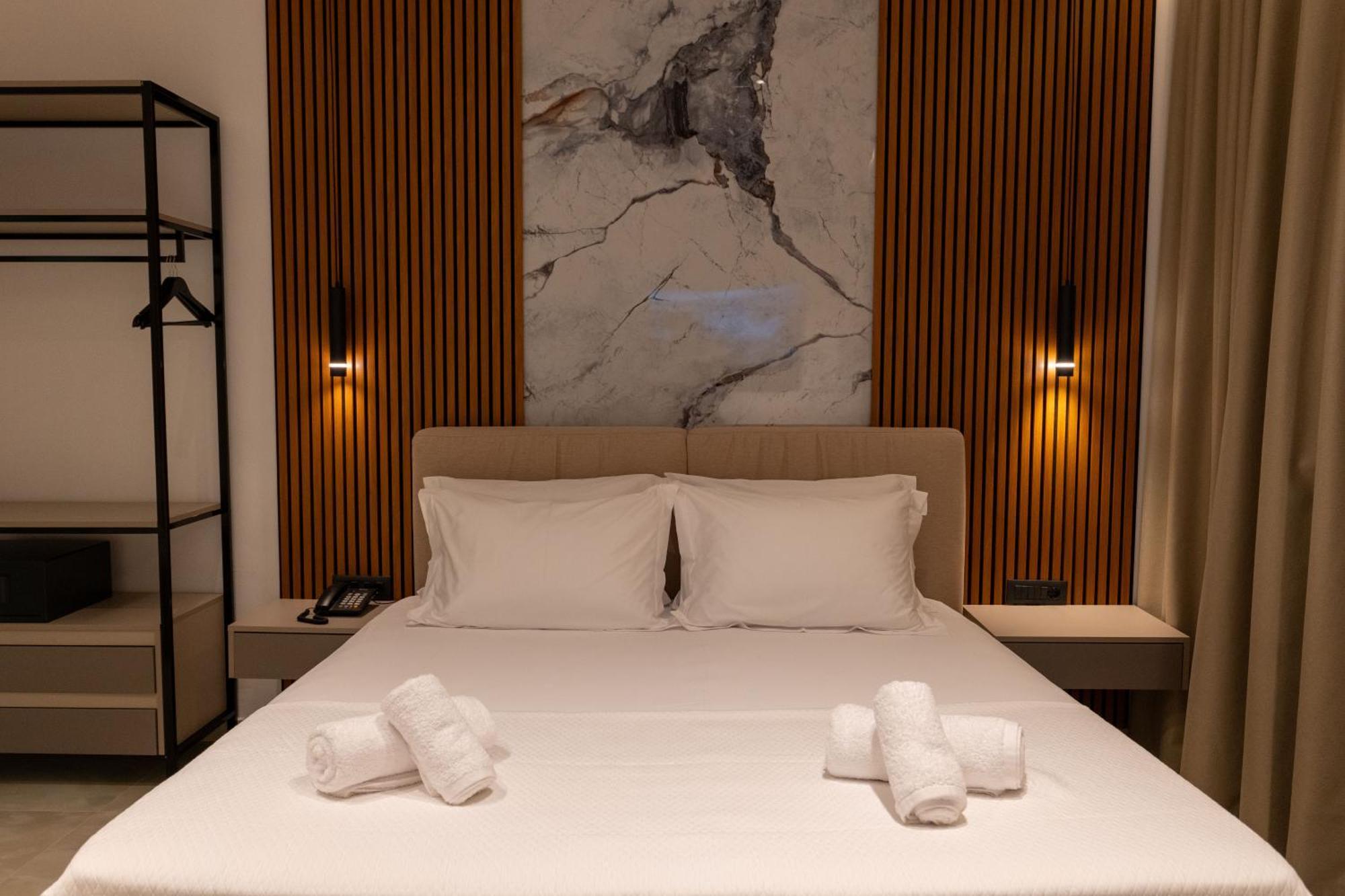 Litan Hotel Sarandë エクステリア 写真