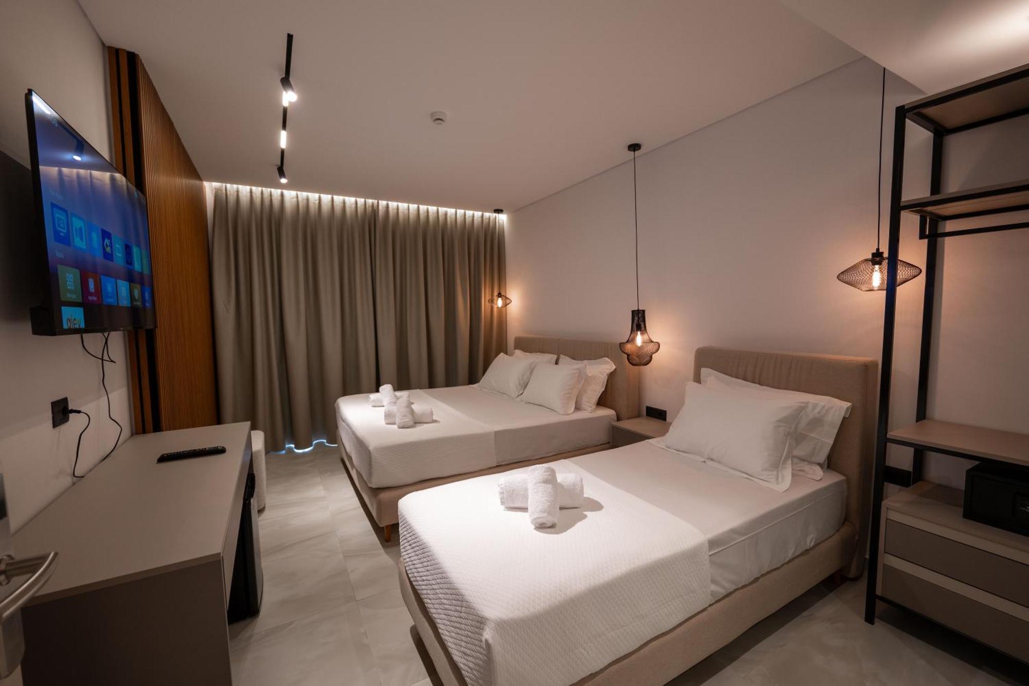 Litan Hotel Sarandë エクステリア 写真