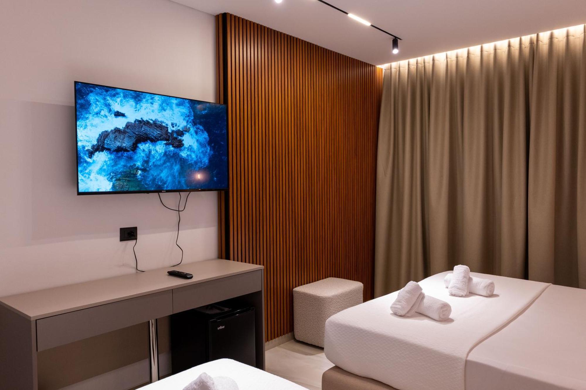 Litan Hotel Sarandë エクステリア 写真