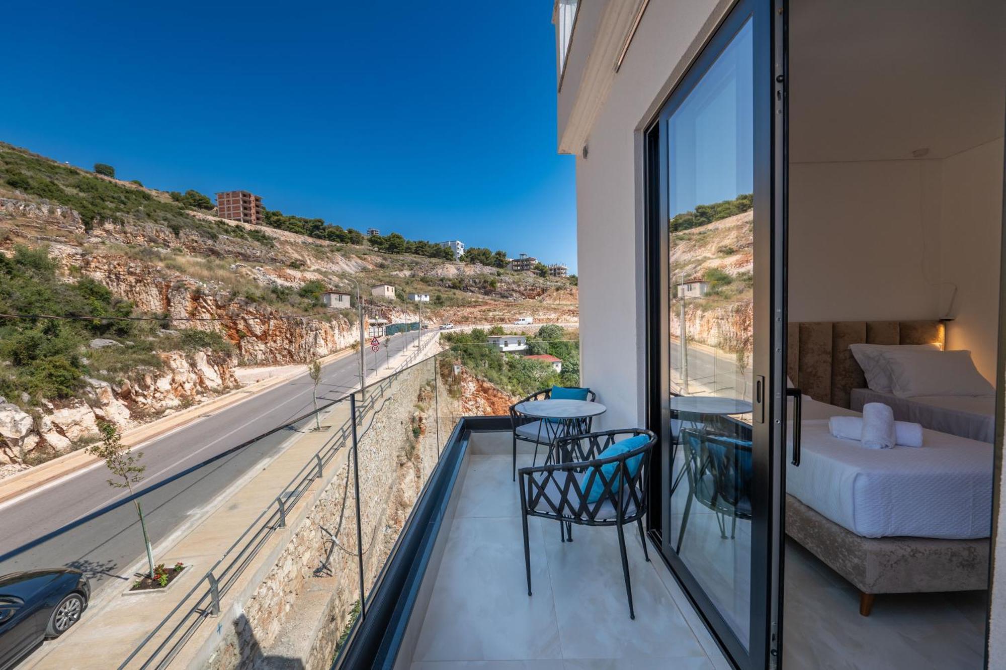 Litan Hotel Sarandë エクステリア 写真