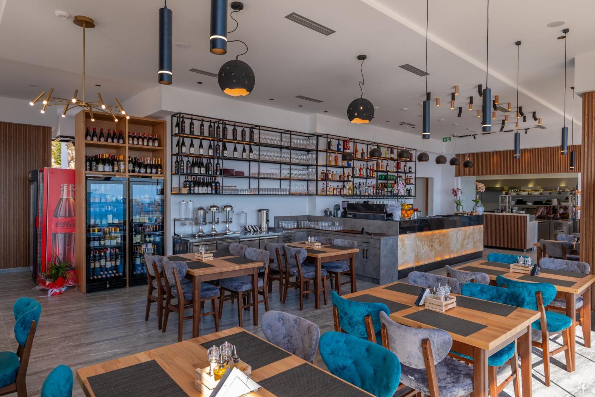 Litan Hotel Sarandë エクステリア 写真