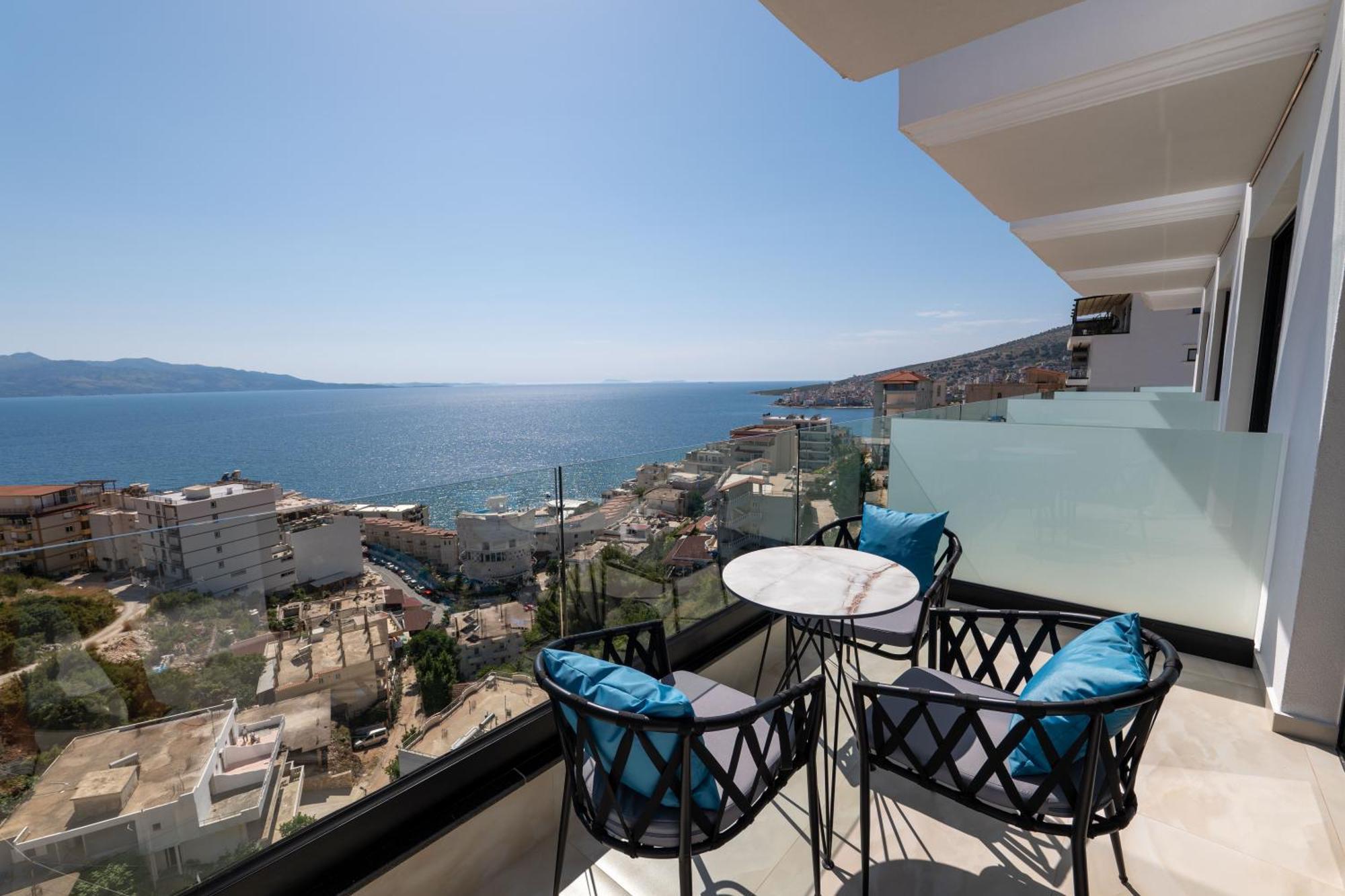 Litan Hotel Sarandë エクステリア 写真