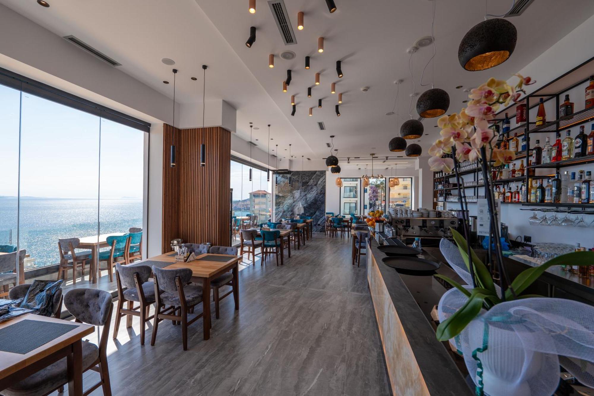 Litan Hotel Sarandë エクステリア 写真