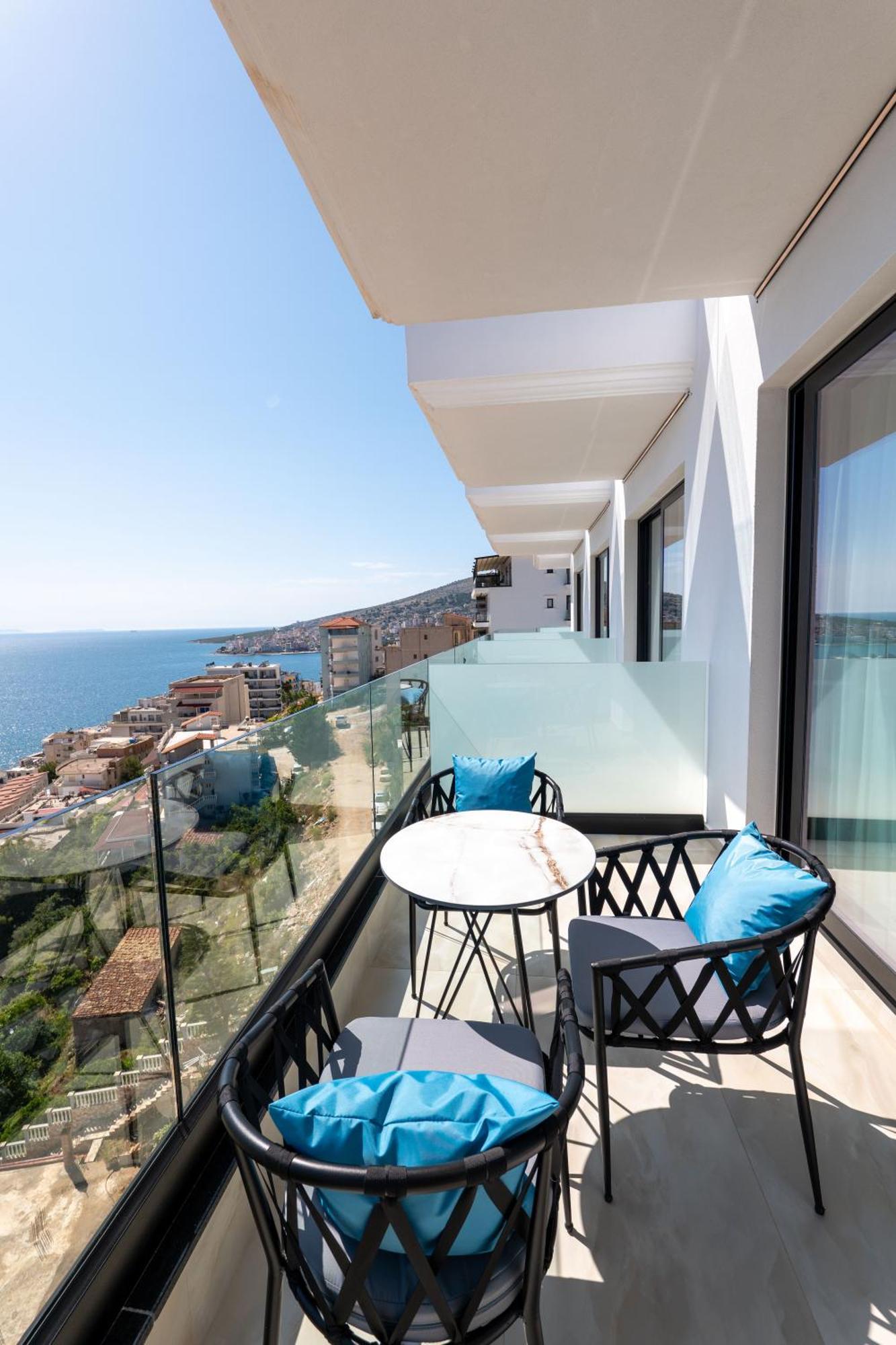 Litan Hotel Sarandë エクステリア 写真