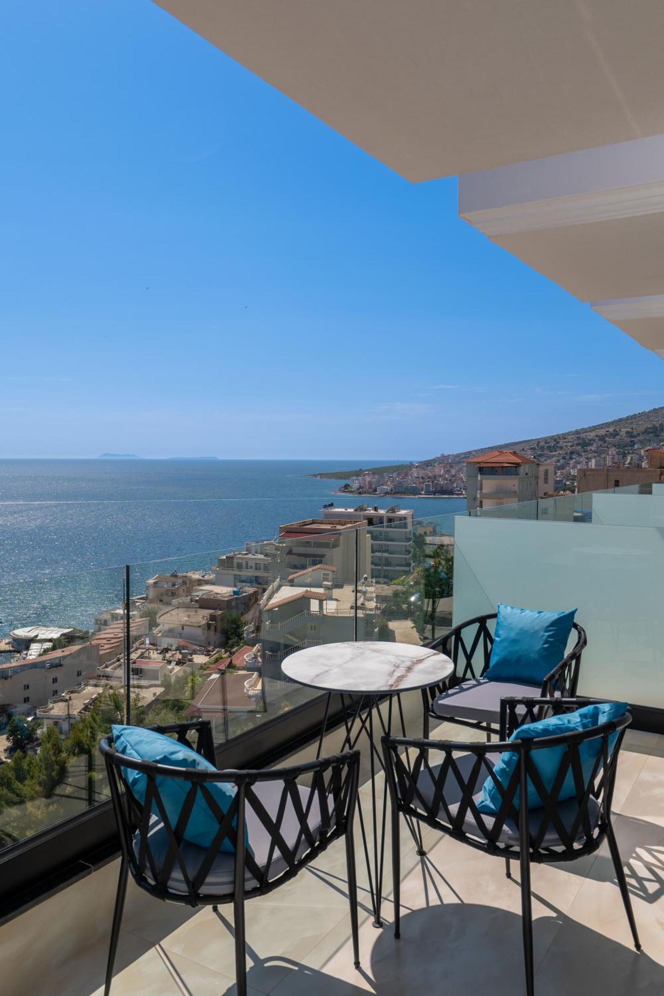 Litan Hotel Sarandë エクステリア 写真