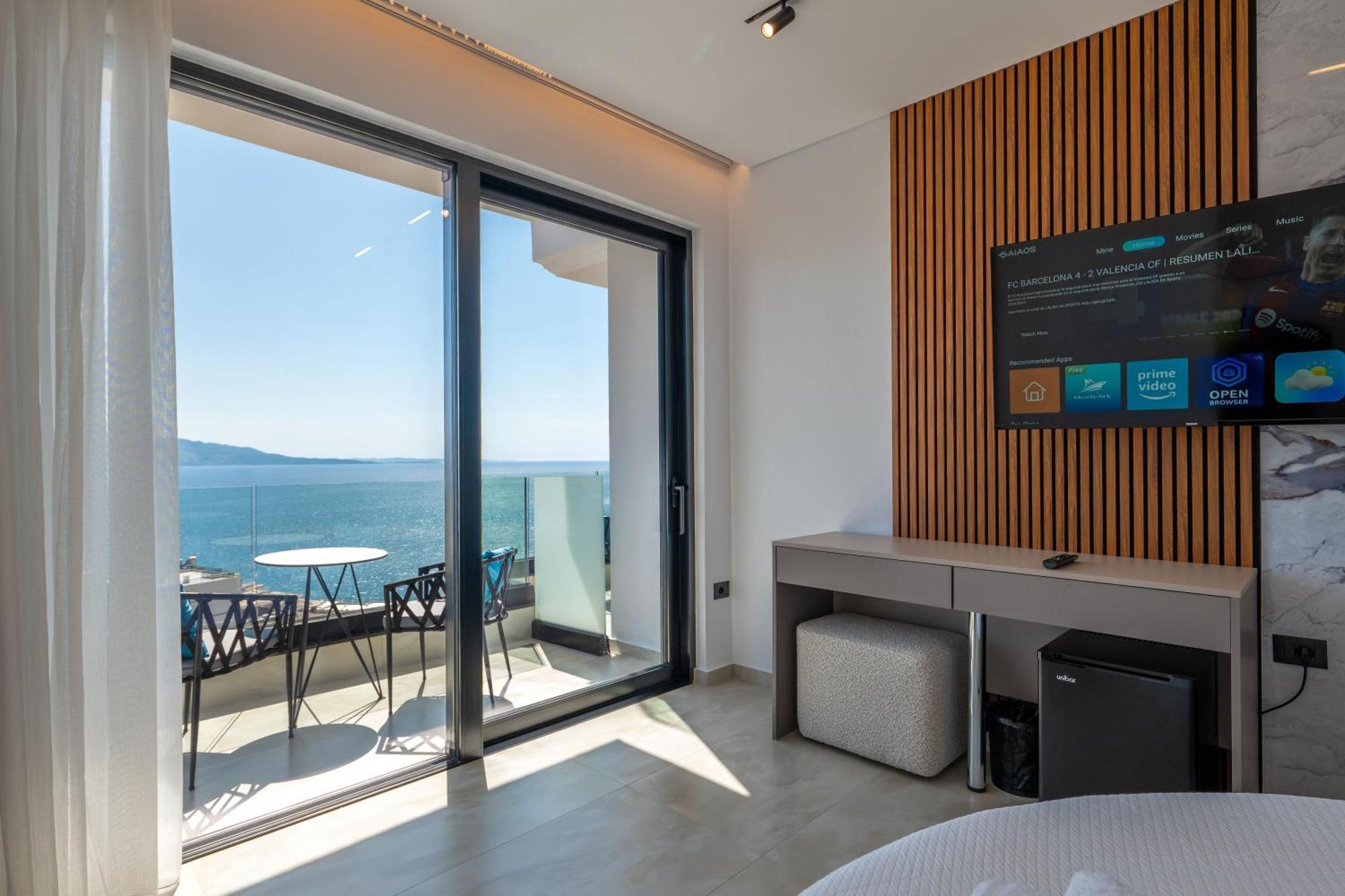 Litan Hotel Sarandë エクステリア 写真