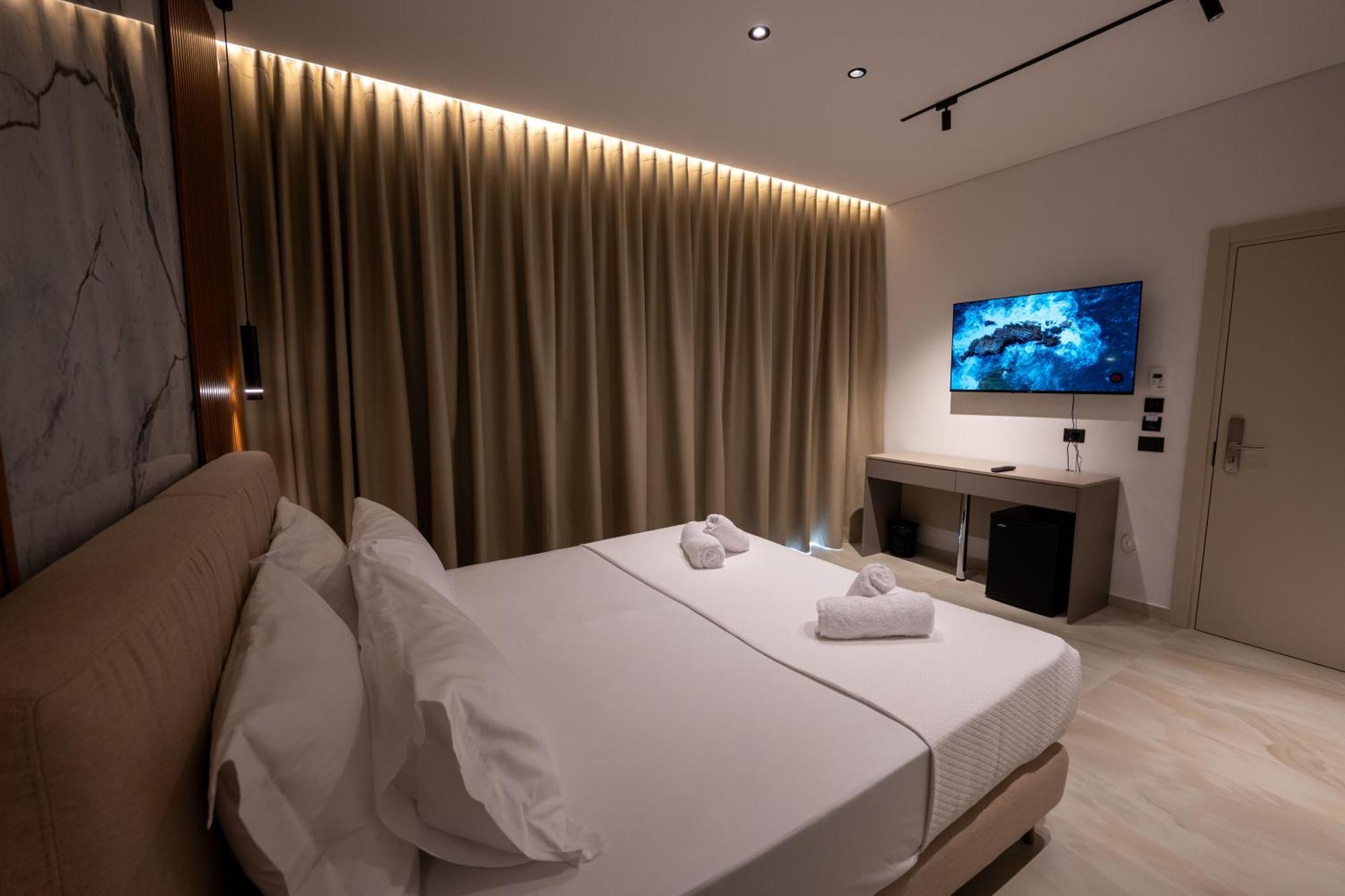 Litan Hotel Sarandë エクステリア 写真