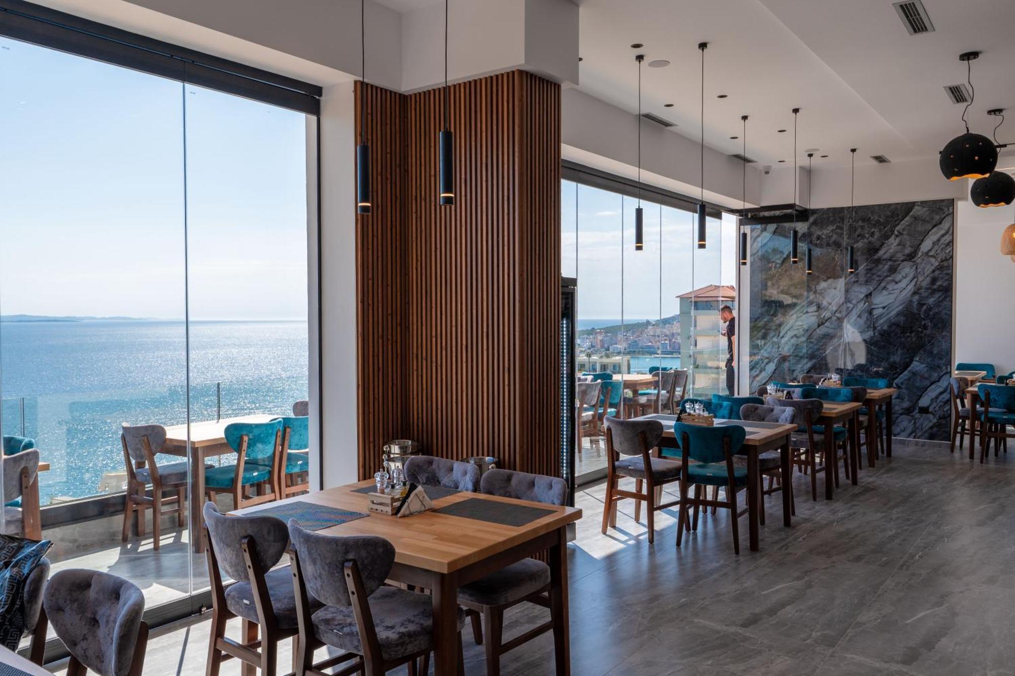 Litan Hotel Sarandë エクステリア 写真