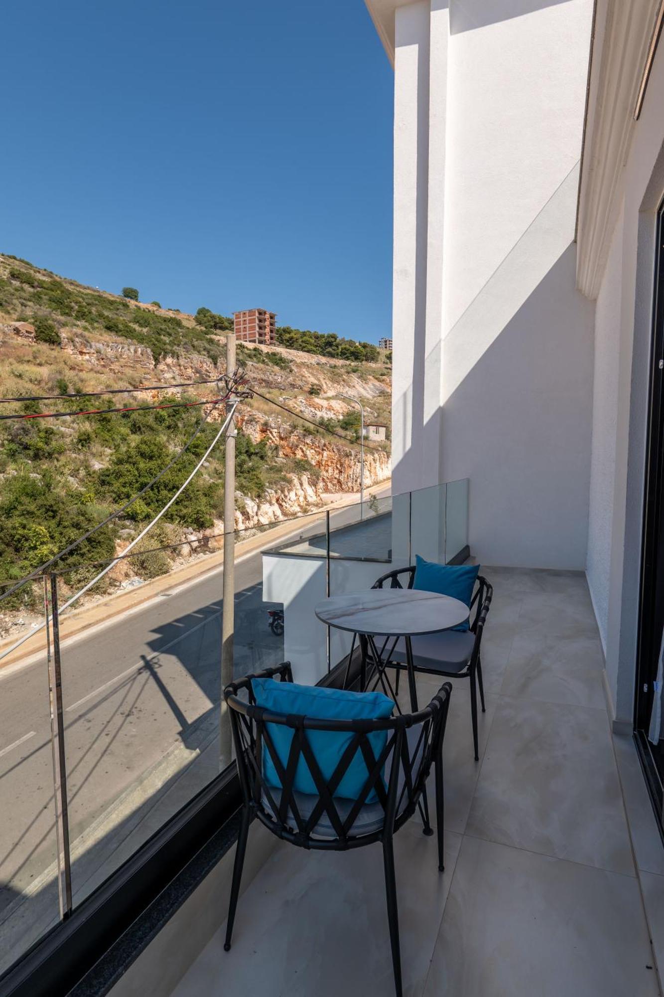 Litan Hotel Sarandë エクステリア 写真