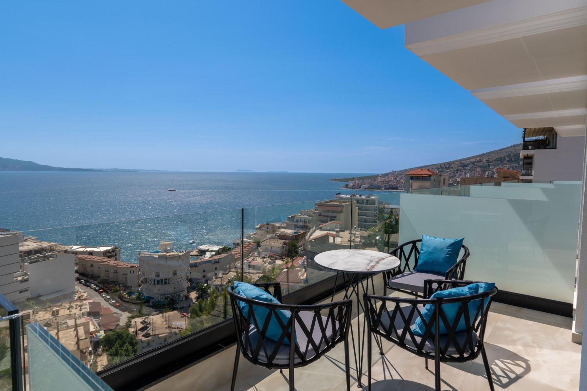 Litan Hotel Sarandë エクステリア 写真