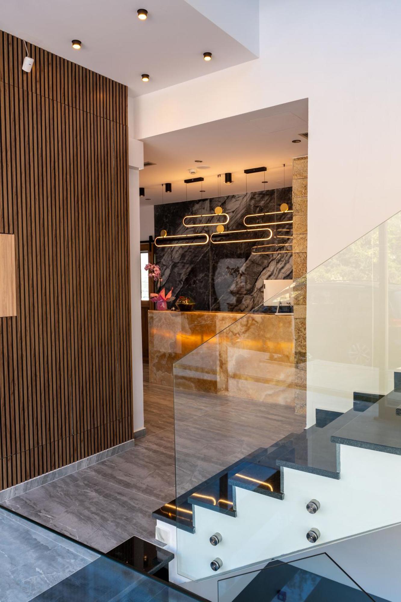 Litan Hotel Sarandë エクステリア 写真