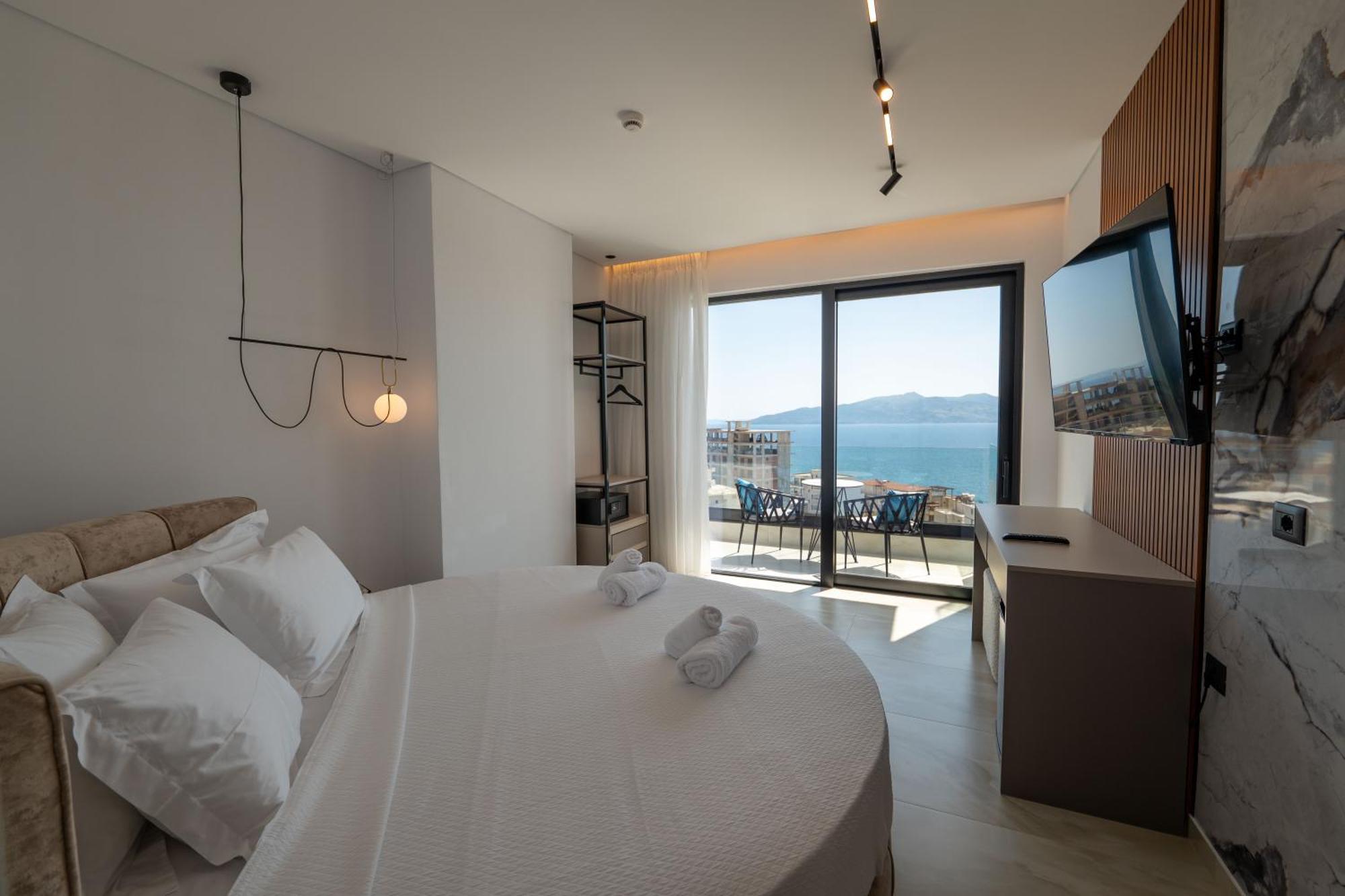 Litan Hotel Sarandë エクステリア 写真