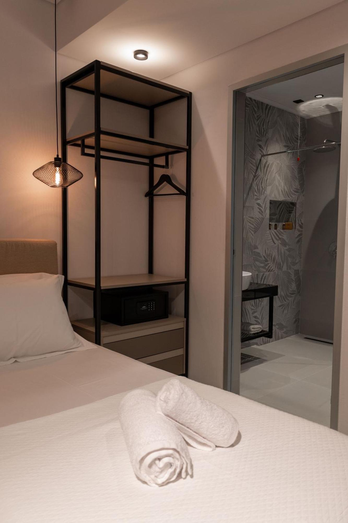 Litan Hotel Sarandë エクステリア 写真