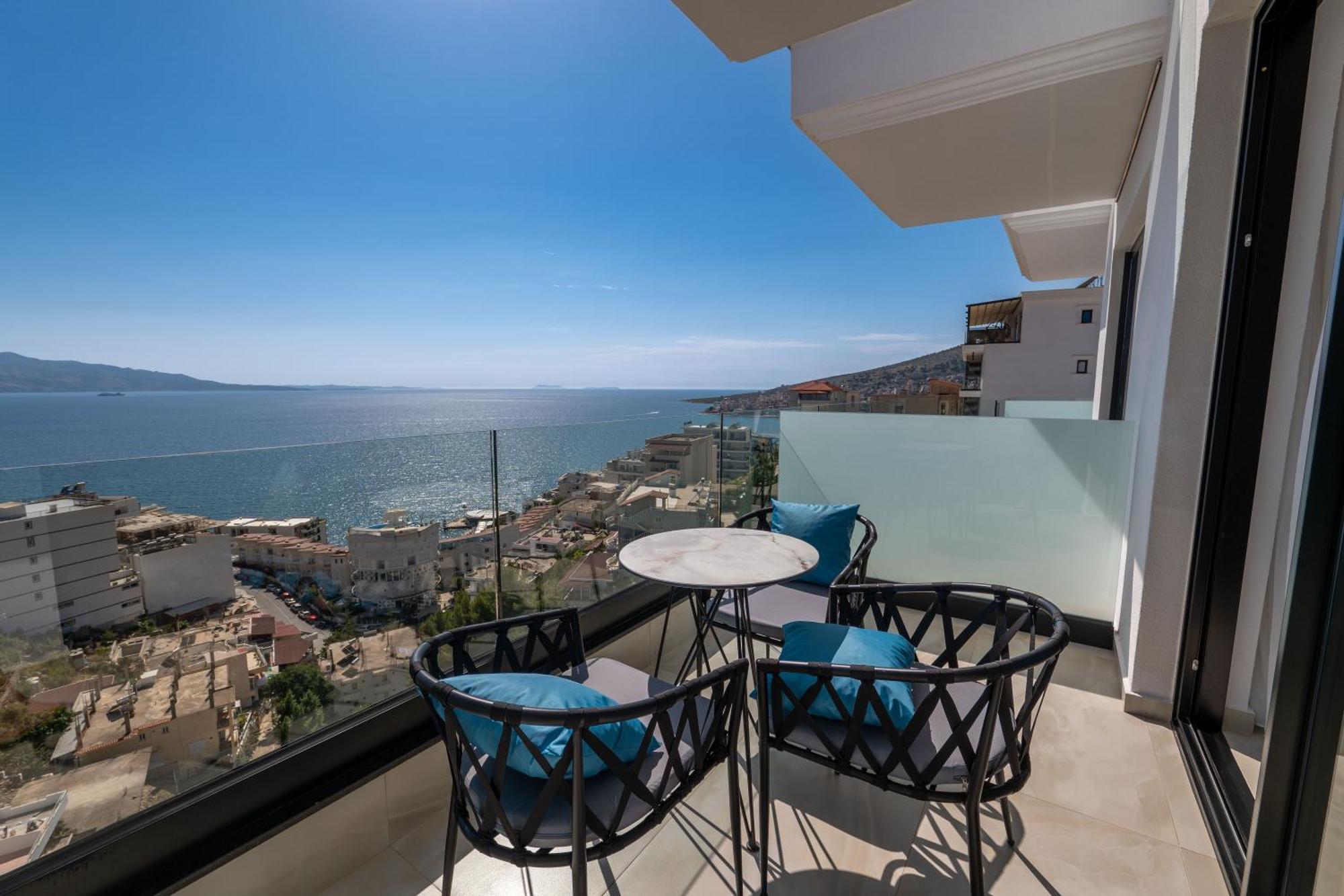 Litan Hotel Sarandë エクステリア 写真