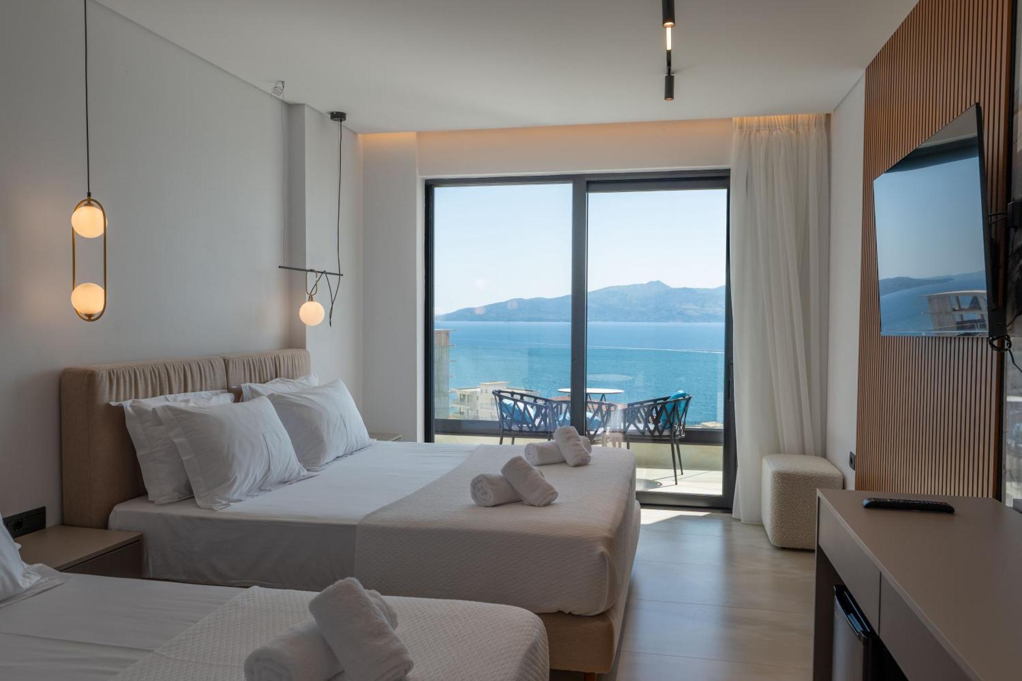 Litan Hotel Sarandë エクステリア 写真