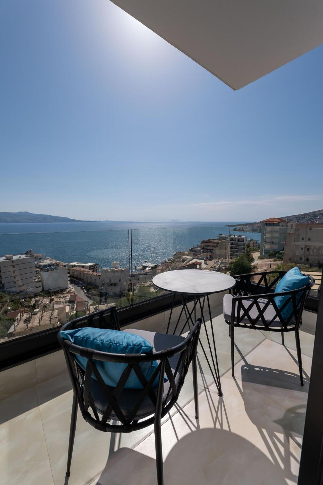 Litan Hotel Sarandë エクステリア 写真