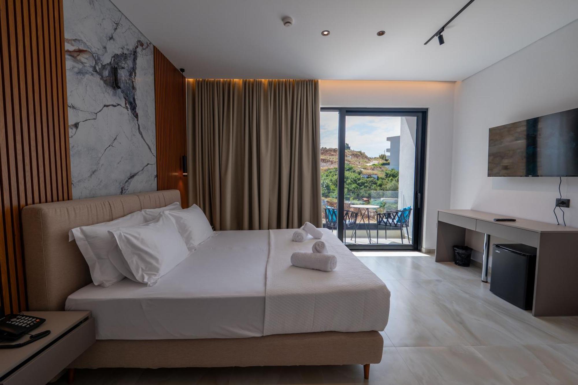 Litan Hotel Sarandë エクステリア 写真