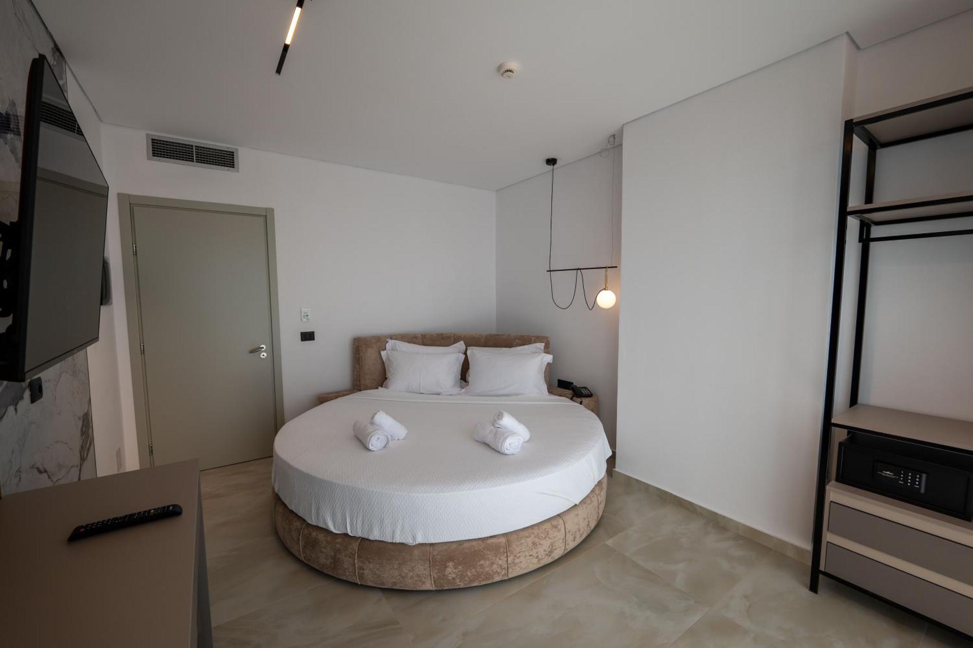 Litan Hotel Sarandë エクステリア 写真