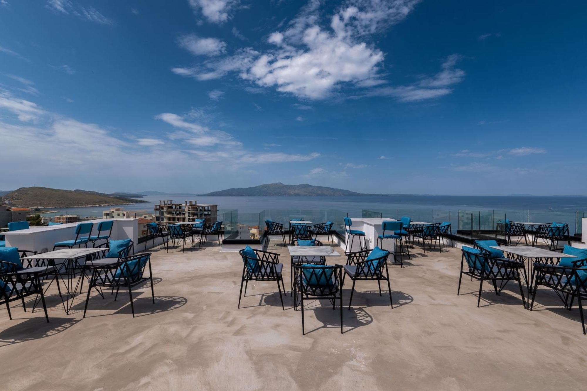 Litan Hotel Sarandë エクステリア 写真