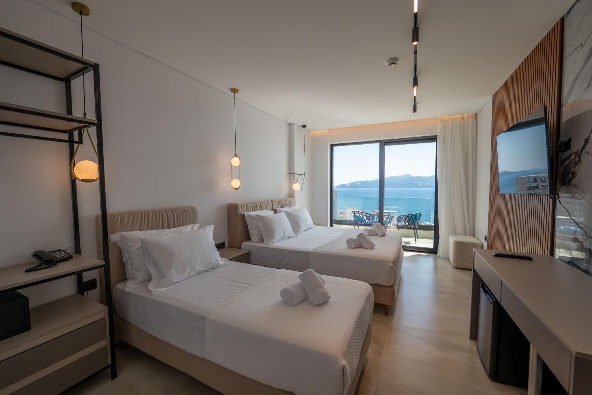 Litan Hotel Sarandë エクステリア 写真
