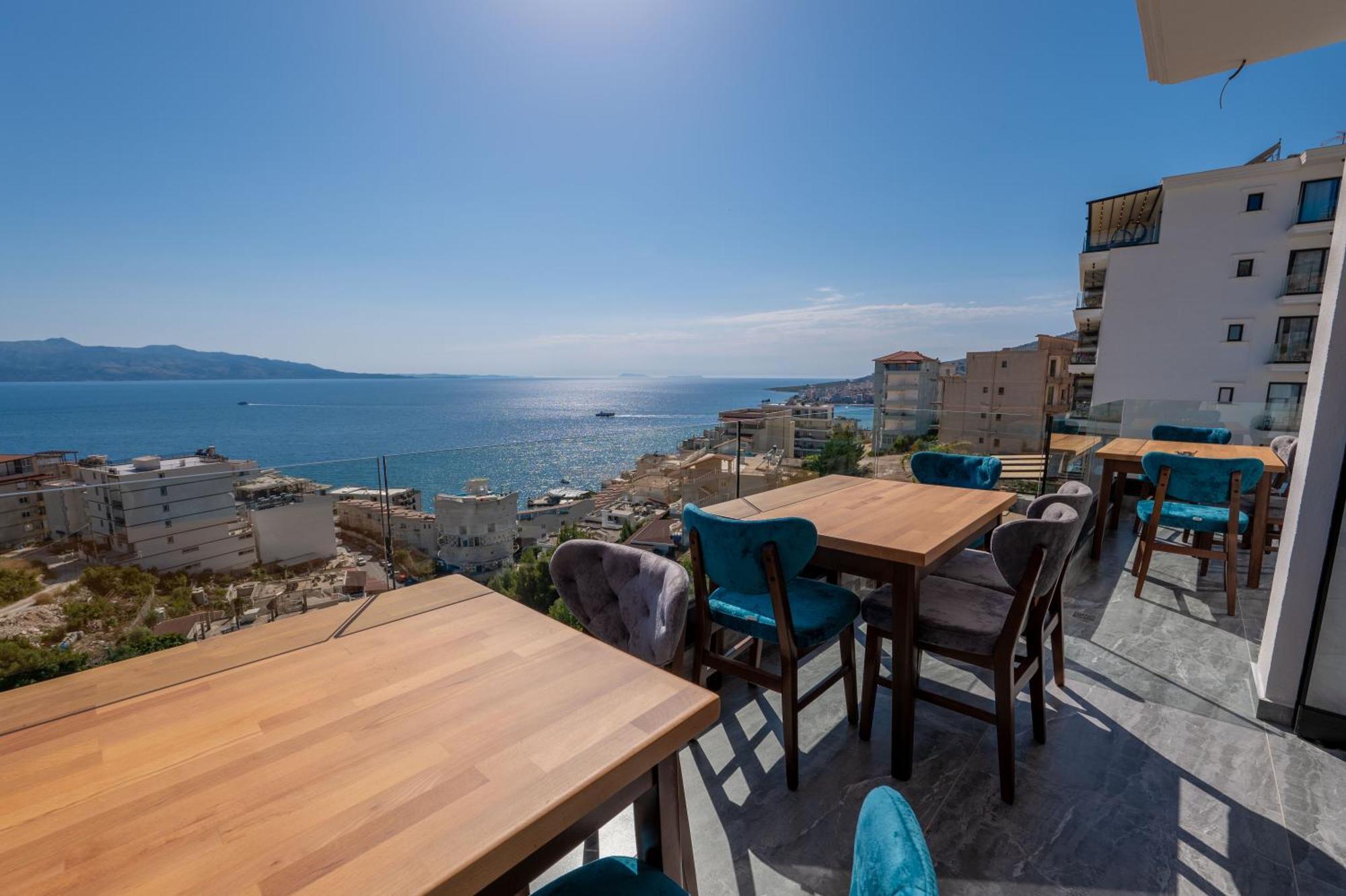 Litan Hotel Sarandë エクステリア 写真