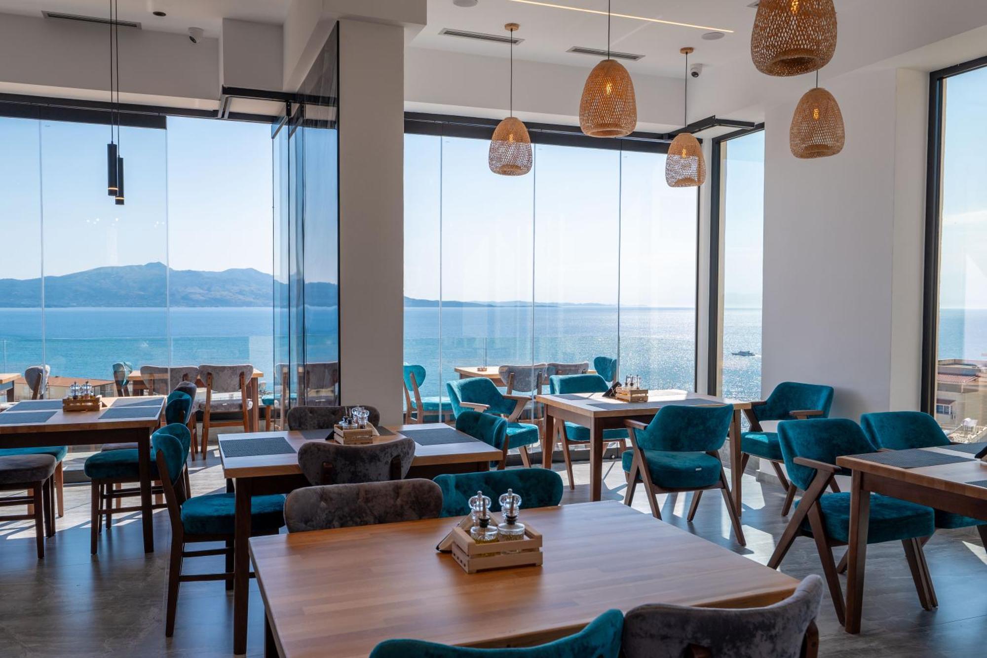 Litan Hotel Sarandë エクステリア 写真