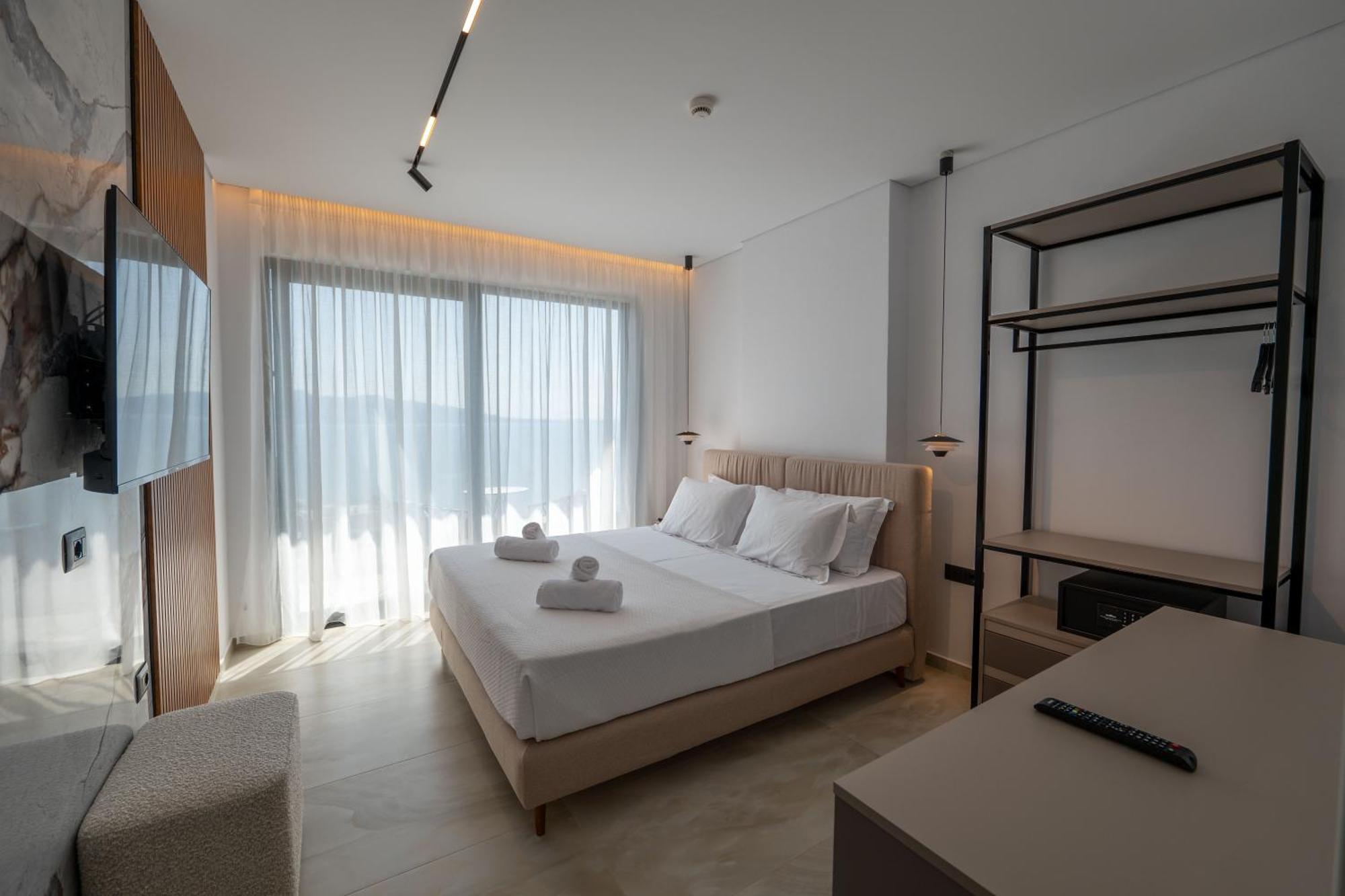 Litan Hotel Sarandë エクステリア 写真