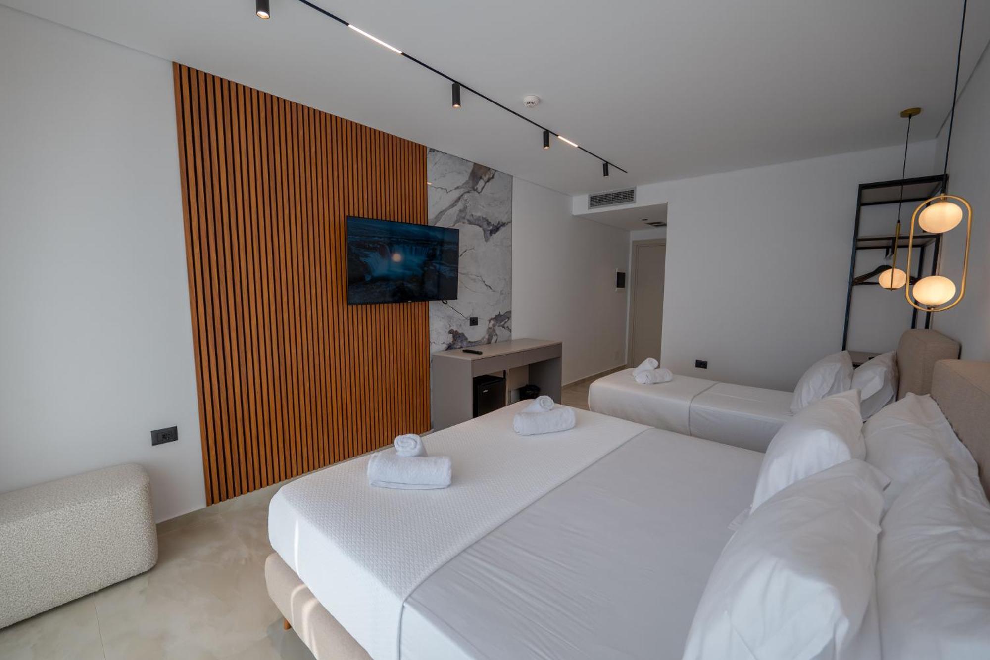 Litan Hotel Sarandë エクステリア 写真