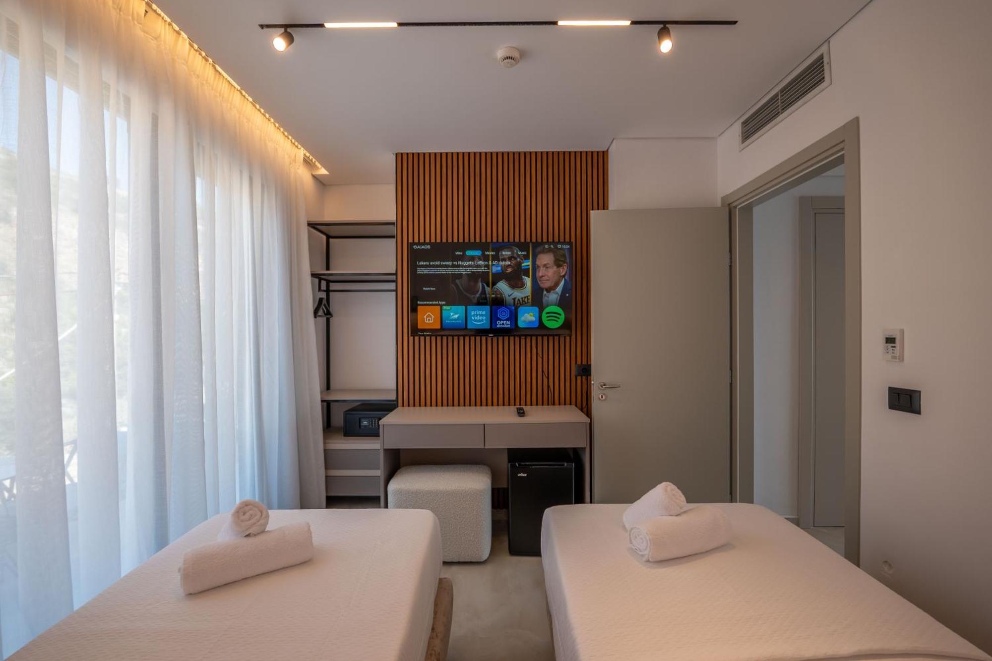 Litan Hotel Sarandë エクステリア 写真