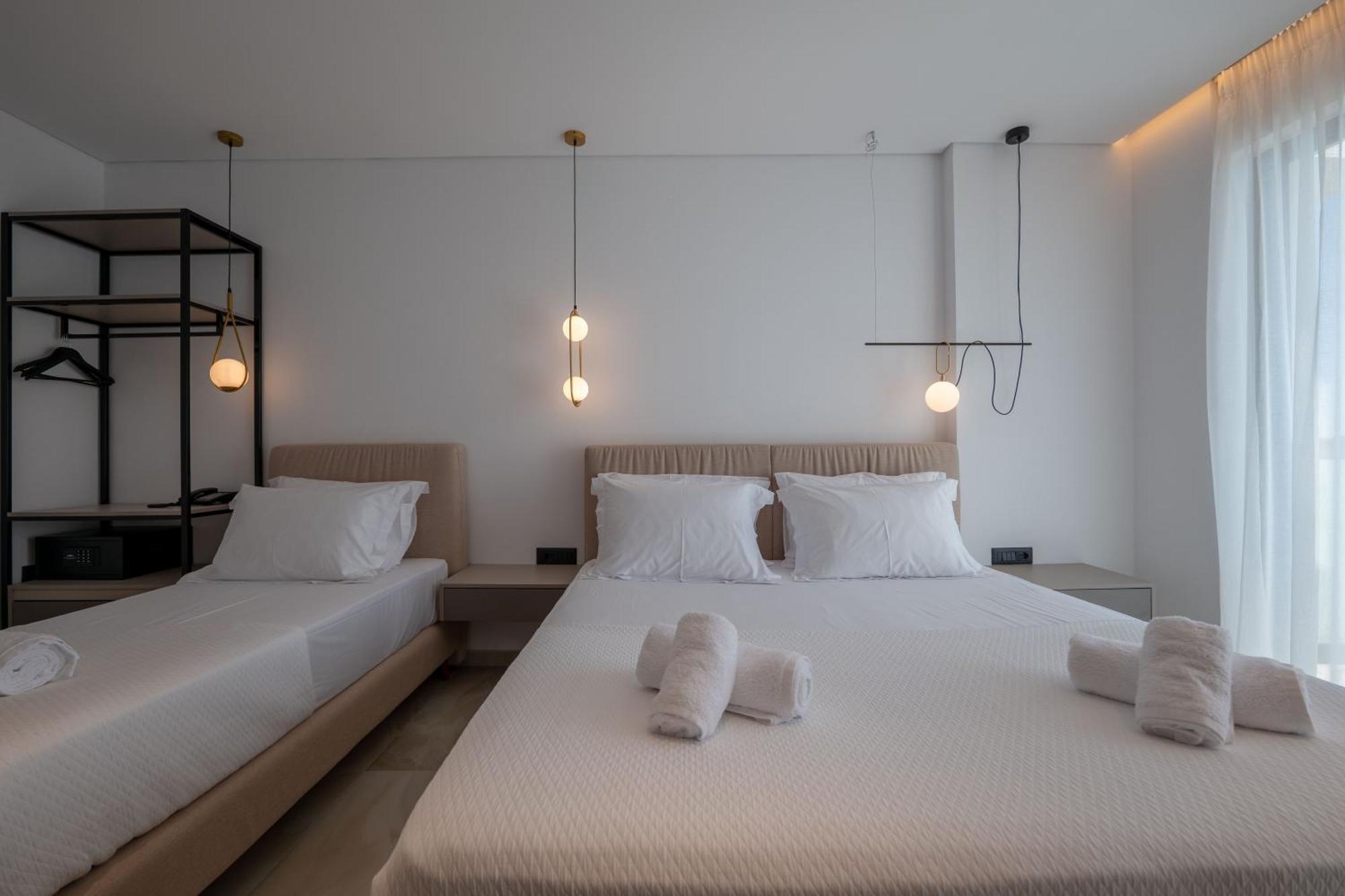 Litan Hotel Sarandë エクステリア 写真