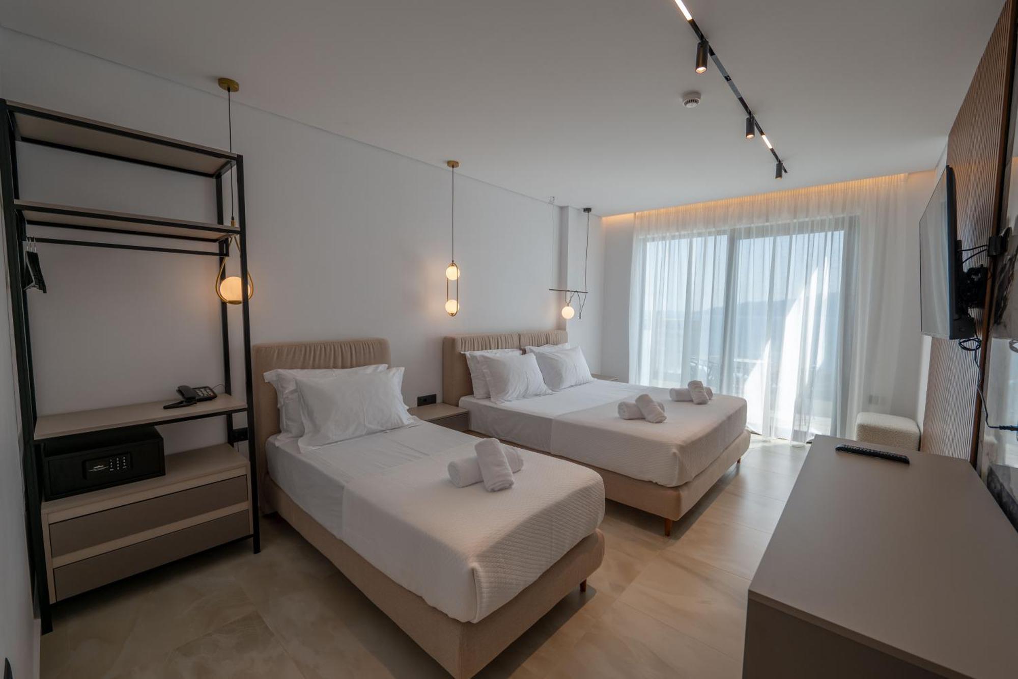 Litan Hotel Sarandë エクステリア 写真